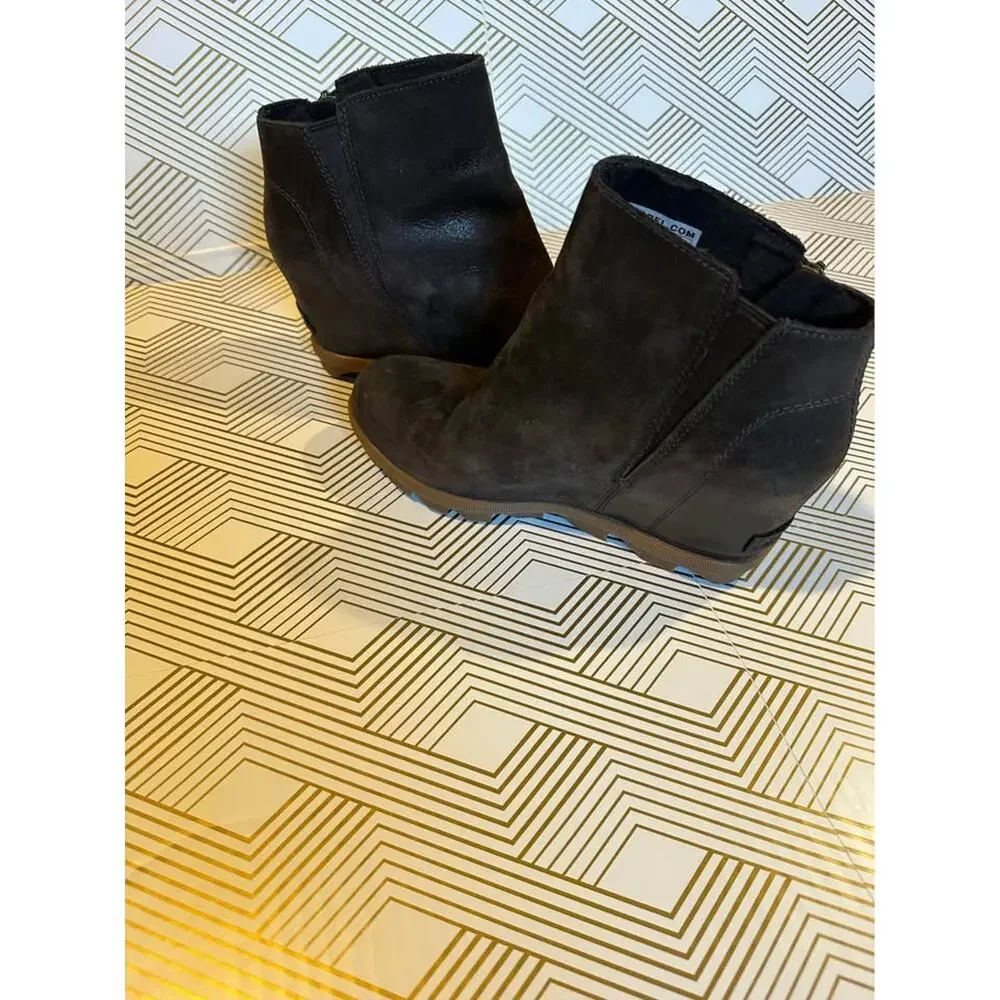 Women’s Sorel Joan of Arctic Wedge II zip booties size 8 brown leather